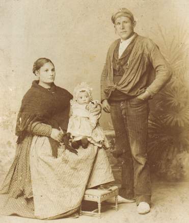 Fotografías antiguas, familia Escosura Salas Blesa, Teruel, ropa de bebé
